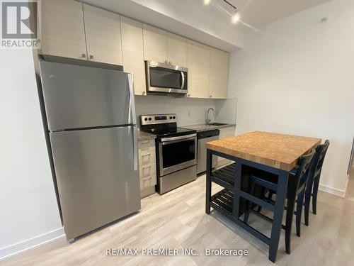 606 - 621 Sheppard Avenue E, Toronto, ON - Indoor Photo Showing Kitchen With Stainless Steel Kitchen