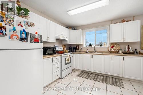 A - 2604 Old Carriage Court, Ottawa, ON - Indoor Photo Showing Kitchen With Double Sink