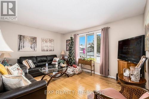 A - 2604 Old Carriage Court, Ottawa, ON - Indoor Photo Showing Living Room