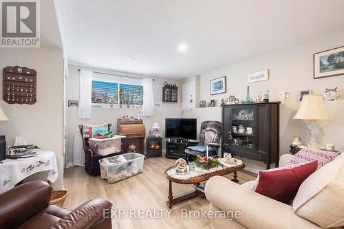 A - 2604 Old Carriage Court, Ottawa, ON - Indoor Photo Showing Living Room