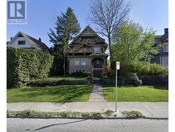 236 W 12TH AVENUE  Vancouver, BC V5Y 1T8