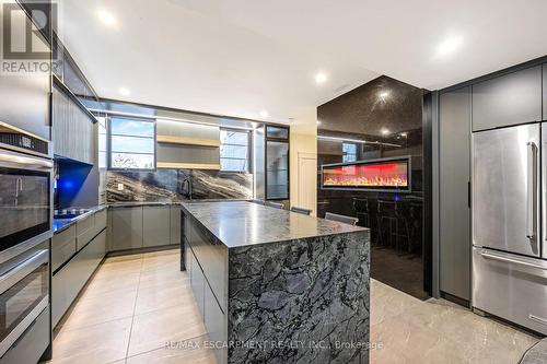 12199 Guelph Line, Milton, ON - Indoor Photo Showing Kitchen With Upgraded Kitchen