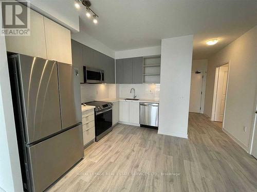 1706 - 4655 Metcalfe Avenue, Mississauga, ON - Indoor Photo Showing Kitchen