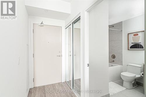 502 - 2020 Bathurst Street, Toronto, ON - Indoor Photo Showing Bathroom