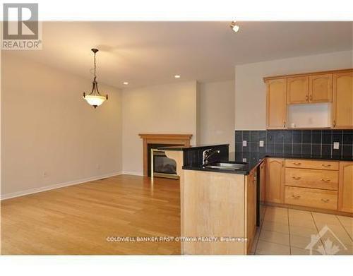 114 Mosswood Court, Ottawa, ON - Indoor Photo Showing Kitchen