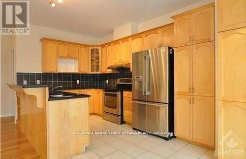 114 Mosswood Court, Ottawa, ON - Indoor Photo Showing Kitchen