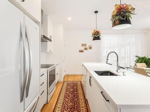 Kitchen - 18 Rue Des Bourgeons, Lac-Brome, QC - Indoor Photo Showing Kitchen With Upgraded Kitchen