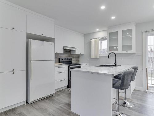 Kitchen - 8225 Rue Agathe, Laval (Saint-François), QC - Indoor Photo Showing Kitchen