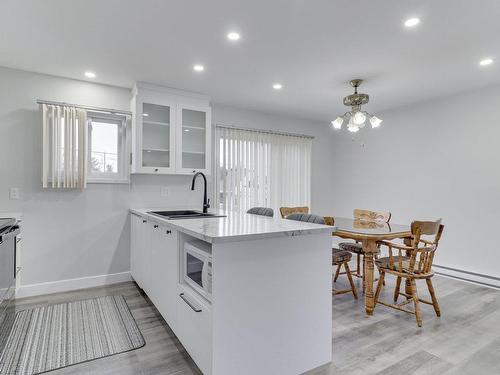 Kitchen - 8225 Rue Agathe, Laval (Saint-François), QC - Indoor Photo Showing Kitchen With Upgraded Kitchen