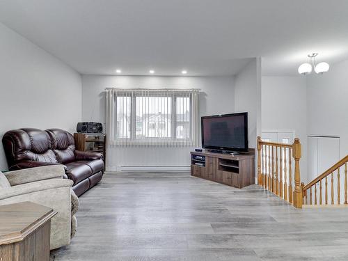 Laundry room - 8225 Rue Agathe, Laval (Saint-François), QC - Indoor Photo Showing Living Room