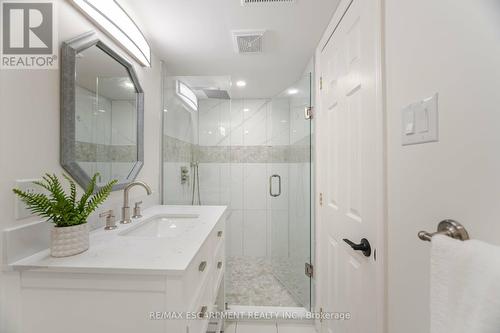 3150 Bentworth Drive, Burlington, ON - Indoor Photo Showing Bathroom