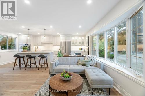 3150 Bentworth Drive, Burlington, ON - Indoor Photo Showing Living Room