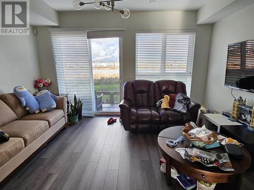 27 10311 River Drive, Richmond, BC - Indoor Photo Showing Living Room