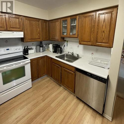 217 W Rockland Road, North Vancouver, BC - Indoor Photo Showing Kitchen With Double Sink