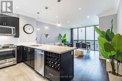 2002 - 2900 Hwy 7 Road, Vaughan, ON - Indoor Photo Showing Kitchen With Upgraded Kitchen