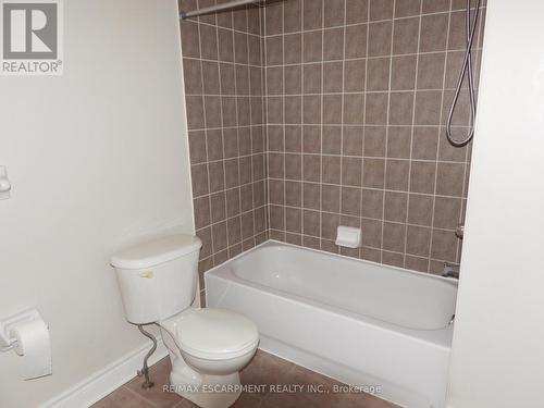 123 - 710 Spring Gardens Road, Burlington, ON - Indoor Photo Showing Bathroom