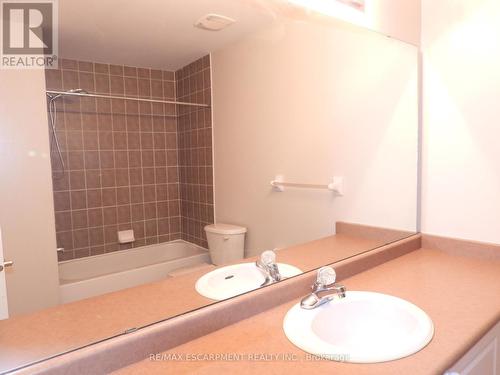 123 - 710 Spring Gardens Road, Burlington, ON - Indoor Photo Showing Bathroom