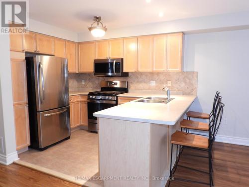 123 - 710 Spring Gardens Road, Burlington, ON - Indoor Photo Showing Kitchen