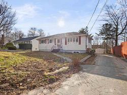 17 Brigadoon Avenue  Dartmouth, NS B2W 2B6