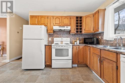 285 Beaver Bank Road, Beaver Bank, NS - Indoor Photo Showing Kitchen With Double Sink