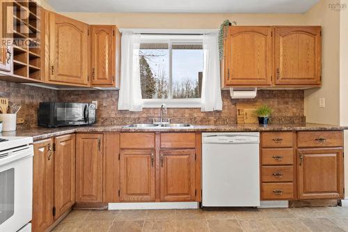 285 Beaver Bank Road, Beaver Bank, NS - Indoor Photo Showing Kitchen With Double Sink