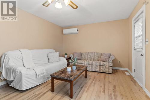 285 Beaver Bank Road, Beaver Bank, NS - Indoor Photo Showing Living Room