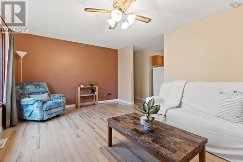 285 Beaver Bank Road, Beaver Bank, NS - Indoor Photo Showing Living Room