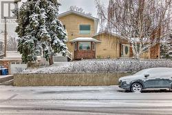 935 Hunterston Hill NW  Calgary, AB T2K 4N9