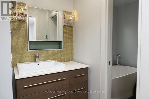 1435 Petrie Way, Mississauga, ON - Indoor Photo Showing Bathroom