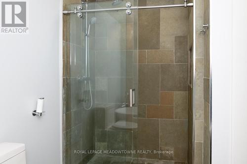 1435 Petrie Way, Mississauga, ON - Indoor Photo Showing Bathroom