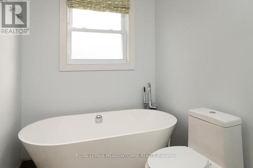 1435 Petrie Way, Mississauga, ON - Indoor Photo Showing Bathroom