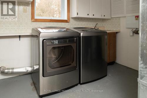 1435 Petrie Way, Mississauga, ON - Indoor Photo Showing Laundry Room