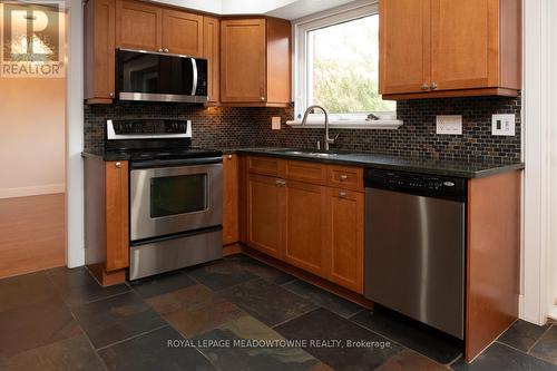 1435 Petrie Way, Mississauga, ON - Indoor Photo Showing Kitchen