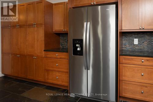 1435 Petrie Way, Mississauga, ON - Indoor Photo Showing Kitchen