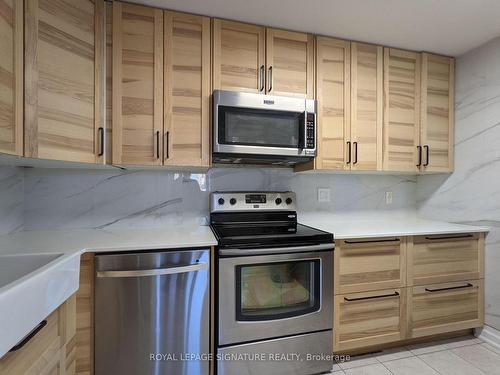 2007-3700 Kaneff Cres, Mississauga, ON - Indoor Photo Showing Kitchen With Stainless Steel Kitchen