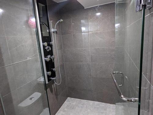 2007-3700 Kaneff Cres, Mississauga, ON - Indoor Photo Showing Bathroom