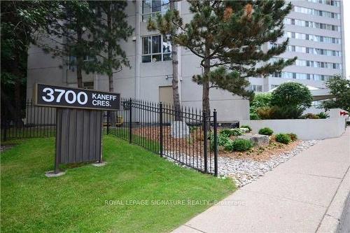 2007-3700 Kaneff Cres, Mississauga, ON - Outdoor