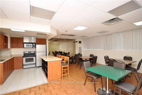 2007-3700 Kaneff Cres, Mississauga, ON - Indoor Photo Showing Kitchen