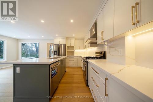 OAKVILLE, ON - Indoor Photo Showing Kitchen With Upgraded Kitchen