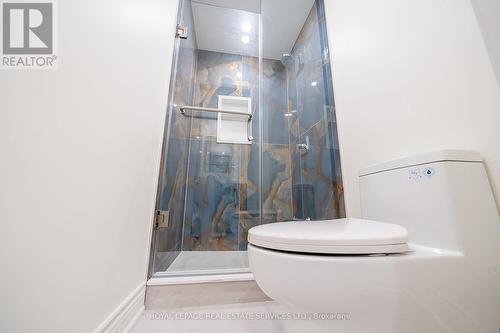 OAKVILLE, ON - Indoor Photo Showing Bathroom