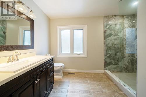 OAKVILLE, ON - Indoor Photo Showing Bathroom