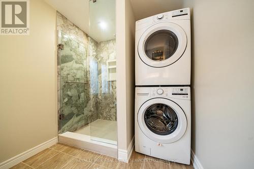 OAKVILLE, ON - Indoor Photo Showing Laundry Room