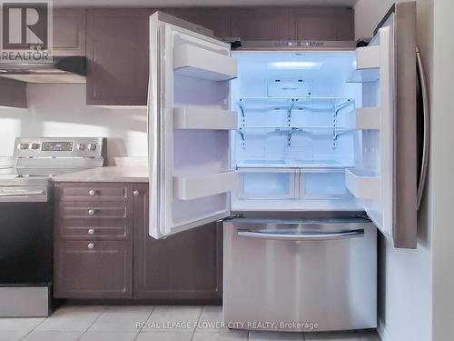 60 Cole Crescent, Brantford, ON - Indoor Photo Showing Kitchen