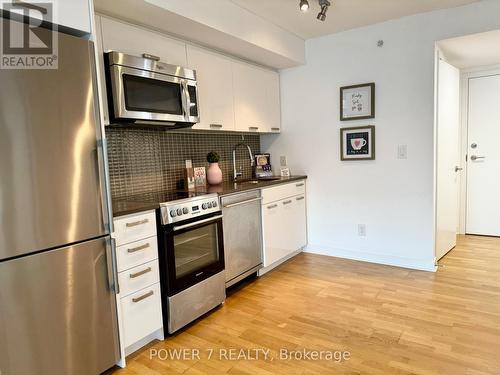 503 - 295 Adelaide Street W, Toronto, ON - Indoor Photo Showing Kitchen