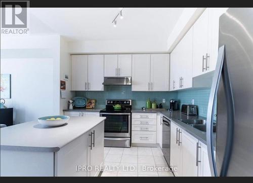 1162 Durno Court, Milton, ON - Indoor Photo Showing Kitchen With Double Sink With Upgraded Kitchen