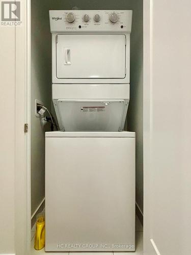 1410 - 105 Oneida Crescent, Richmond Hill, ON - Indoor Photo Showing Laundry Room