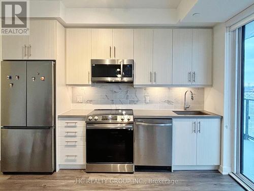 1410 - 105 Oneida Crescent, Richmond Hill, ON - Indoor Photo Showing Kitchen