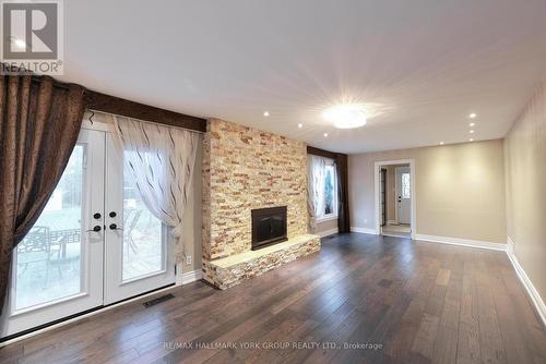 225 Patricia Drive, King, ON - Indoor Photo Showing Living Room With Fireplace