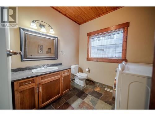 2800 Blackbear Crescent, Kimberley, BC - Indoor Photo Showing Bathroom