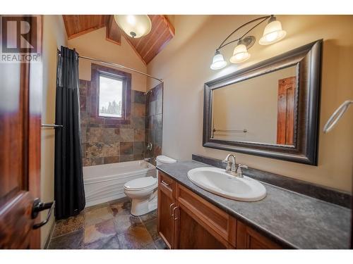 2800 Blackbear Crescent, Kimberley, BC - Indoor Photo Showing Bathroom